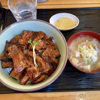 炭火焼豚丼 とんび_0