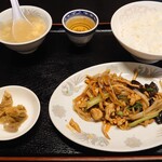 芳蘭 - 今月の定食A 豚肉細切り五目野菜の香り辛し炒め(1,000yen)ライス・スープ・漬け物・杏仁豆腐・ジャスミン茶付き。杏仁豆腐は別添えでした。