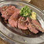 寝屋川焼肉センター - レバー刺しはマイらぶ