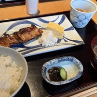 銀座 圓 - 本日の日替わり焼き魚 ¥1,800