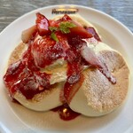 メレンゲ みなとみらい店 - ストロベリーパンケーキ