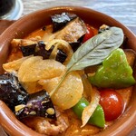 メレンゲ - チキンと夏野菜の具沢山レッドカレー