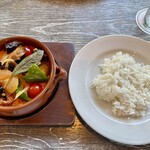 メレンゲ - チキンと夏野菜の具沢山レッドカレー