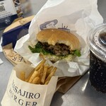 MASAJIRO BURGER キャナルシティ博多店 - チーズバーガー。ポテトも美味しい。