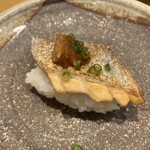 うまい鮨勘 - 〈2025年8月〉炙りシャケトロ皮