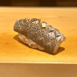 鮨 はしもと - 小肌　はしもとさんの小肌は締め具合と身の柔らかな食感が完璧