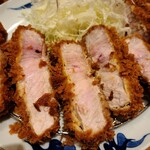 とんかつ 寿々木 - 今回は週末の13時過ぎに訪問。20人行列してました。40分近く並びました。。。