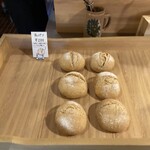 春パン屋 - 陳列の丸パン