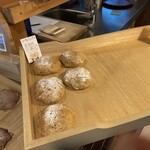 春パン屋 - この日は買わなかった　いちじくパン