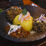 旧ヤム邸  - 料理写真:【全がけ(3種)＠税込1,600円＋パクチー@税込200円】ビリビリ山椒鶏キーマ、ディルポークキーマ、真夏の旨辛牛豚キーマ