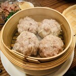 球磨焼酎バル めからうろこ - 自家製シュウマイ（一個追加）
