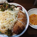 豚山 鶴見店 - こぶた、うずら、辛ニラ、生卵