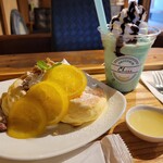 smoothie&sweets chiii - ザクザクナッツとハニーレモンのパンケーキ、チョコミントスムージー