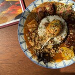 cafe 二軒堂 - 3種あいがけ　玉子のアチャールトッピング
