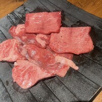 和牛とタン 焼肉 とみ 新橋本店 - 