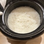 東茶屋 なかむら - 炊き立ての土鍋ご飯。石川県産のお米です。