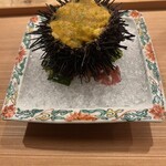 東茶屋 なかむら - 1品目　イガウニの中に色々な食材が隠れています！