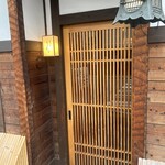 東茶屋 なかむら - なかむらさんのお宅玄関。店内は数寄屋造り。