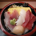 玉乃鮨 - おまかせ丼　８００円