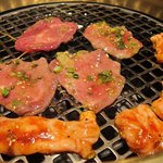 焼肉・冷麺専門店　ヘダンファ - 塩タンとギアラ焼