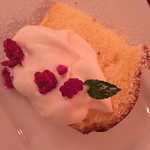 イル ポネンティーノ - デザートのケーキ。クリームもスポンジもさっぱり大人のお味。