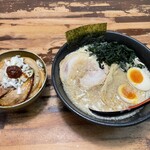 活力豚骨ラーメン　大成屋 - 醤油豚骨ラーメン　並　トッピング　煮玉子　焼きチャーシューご飯　