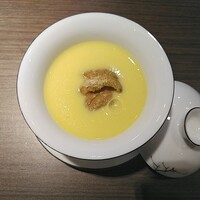 松石 - がぜうにととうもろこしの粟米湯　とうもろこしが存分に活かされた一品でした。コーン単体も眠っており、がぜうにと相まって食感と旨みのグラデーションも楽しかったです。変な雑味がなく、大変美味しかったです。