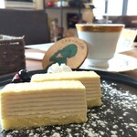 Cafe&Bar Weal'S - ミルクレープ(￥780)、レギュラーコーヒー(￥600)