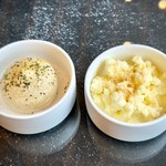 ラルジャン - バターは自家製の2種類。
      ・北海道産生クリームからつくった自家製バター
      
      ・野菜の端材や使わない部分のペースト・フレークを混ぜこんだバター