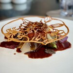 ラルジャン - 『北海道　十勝ハーブ牛』
      
      ・チーズのチュイール
      ・林檎のみで作ったシート
      ・十勝ハーブ牛
      
      ・万願寺とうがらし
      ・青イチゴのピクルス
      ・トリュフのスライス
      
      ソースは、赤ワインソース