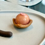 ラルジャン - 『静岡　ミニャルディーズ』
      
      ・桜風味のミルクティータルト