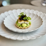 ラルジャン - 『鹿児島　鰻』
      
      パート・ブリゼ？のタルトの上に、
      ・ベビーリーフ（詳細不明）
      ・カボスのゼスト
      ・キャビア
      ・鰻の白焼の燻製
      ・水牛のリコッタ
      ・枝豆
      を重ねて。