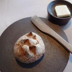 Restaurant Le Proust Miura - シェフが造られた陶器で頂く絶品パン