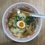 小籠包の王様 華星 - 2025.08.23 (土)    肉汁ワンタン麺　1050円（税込）