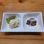 居酒屋 心 - 付きだし（ほっき貝サラダ、チャーシュー）