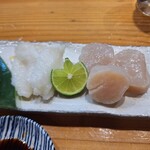 居酒屋 心 - お刺身3種盛り（エンガワ、帆立）