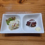 居酒屋 心 - 付きだし（ほっき貝サラダ、チャーシュー）