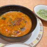 サイゼリヤ  トナリエ四日市店 - 田舎風ミネストローネ、右はトッピング野菜ソース