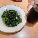 サイゼリヤ  - ほうれん草ソテー、赤ワインデキャンタ