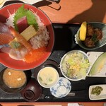 一心太助 - 海鮮丼、めちゃくちゃボリューム有り！