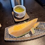 翁 本家 - デザートのメロン、お茶