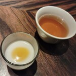 大徳壽 - 杏仁豆腐と温かいお茶