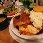 洋食Mogu - オムロンドン(白身魚フライの乗ったオムライス)　1430円(税込)