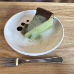 Life's Lounge cafe - 元ホテルパティシェの手作りチーズケーキ　宇治抹茶　　税込450円　　ほんのり温かくてトロッとした食感