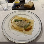 カステロ ヌォーボ - 4皿目
      鹿肉のラグーを詰めたラヴィオリ、赤ワインソープ、焦がしバター。