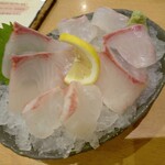 すし酒家 一歩 - 真鯛とカンパチ食べ比べ！美味い♪⁠ ⁠\⁠(⁠^⁠ω⁠^⁠\⁠ ⁠)