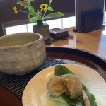 満天星 一休 苗木店 - “森の水鏡”  かわいそうだけど
                                黒文字楊枝で
                                ぱっかんしてみた　(^^;)