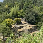 満天星 一休 - こんな　“お山” の上まで
      よくぞ“石”をお運びくだされた
      
      いにしえの方々、おつかれさま⭐️