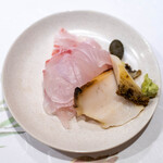 うを徳 - 2025.8 明石産2.5kgサイズ石鯛お造り｜日立産蒸し黒鮑（あわび）