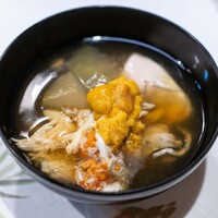 うを徳 - 2025.8 冷製椀（冬瓜、岩手産ムラサキウニ、宮城産♀蒸しワタリガニ、仙鳳趾産真牡蠣、土佐酢）